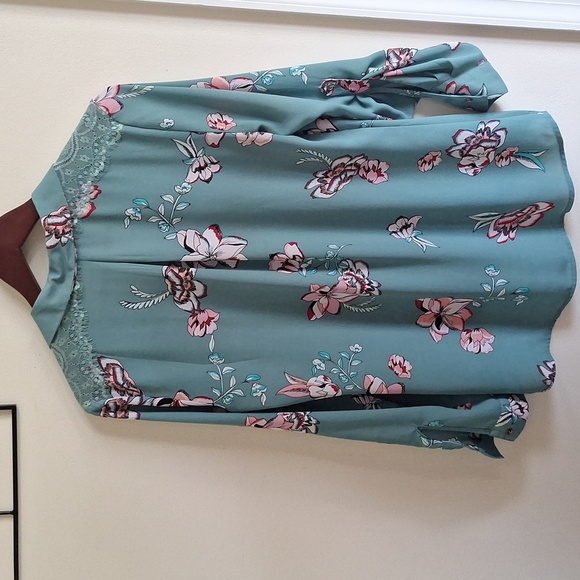 Candie's Dusty Green Floral Blouse Size Medium - Picture 6 of 11